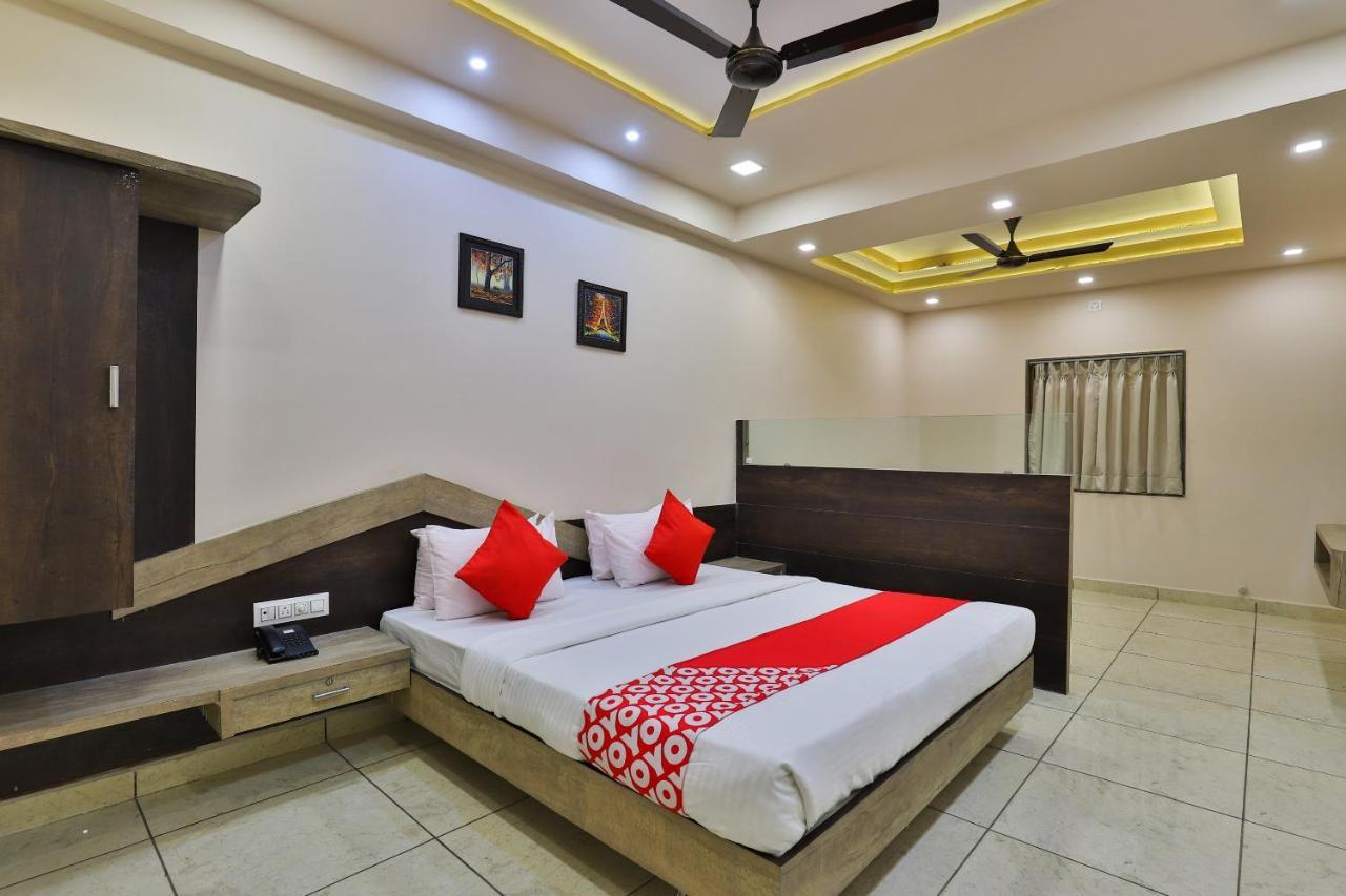 Oyo 26621 Hotel Tulsi Residency Jāmnagar Esterno foto